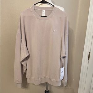 ALO Yoga women’s Beige Crewneck Sweatshirt